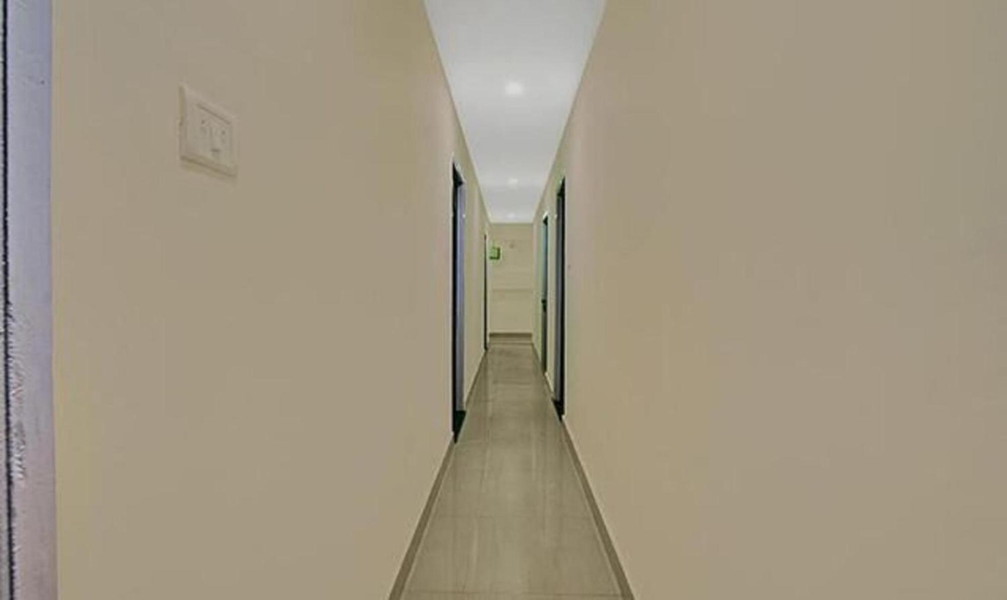 OYO 8065 Accovah Map5 Inn Morjim Bagian luar foto